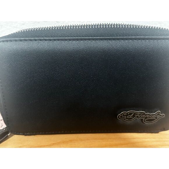 Ed Hardy Black Vegan Leather Wallet Hearts Love Tattoo Zip Around Wristlet NWT - Picture 3 of 5
